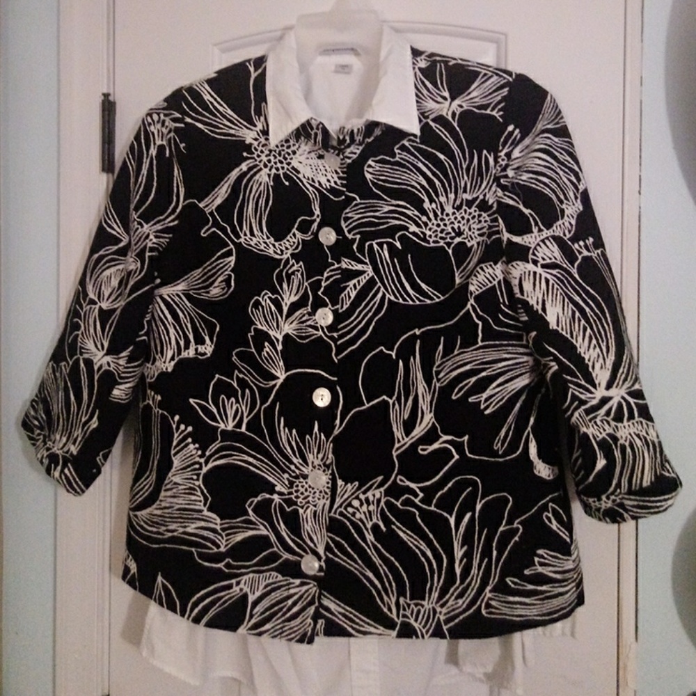 Very chic Susan Graver Blazer size medium